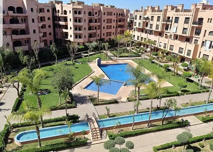 Un Moderne Chic Appartement Vue Sur Piscine
