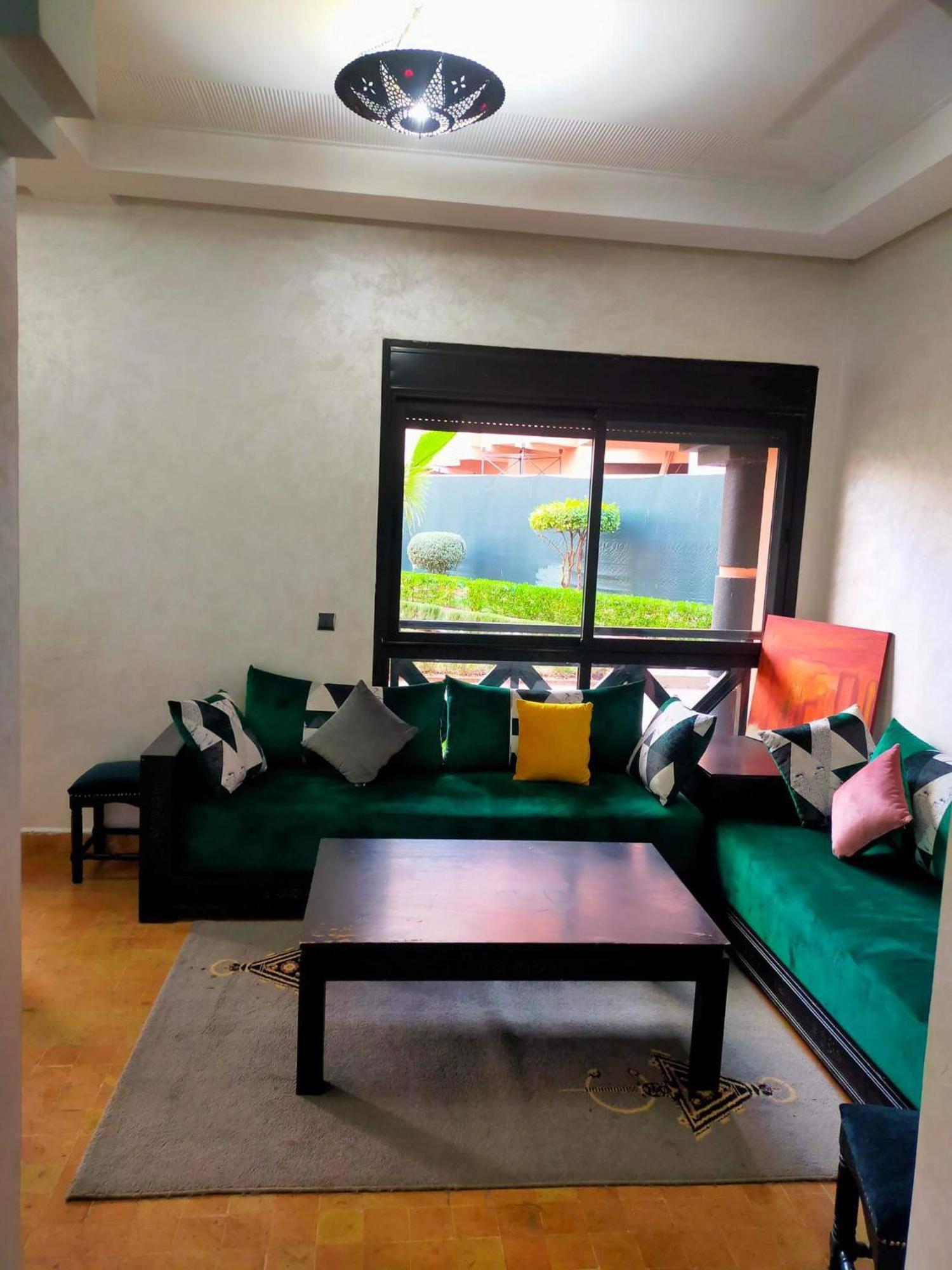 Un Moderne Chic Vue Sur Piscine Appartement Marrakesh